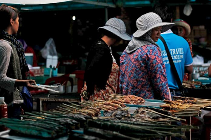 Cambodian food and beverage outlets during COVID-19