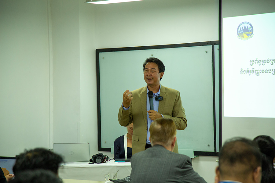 Mean Vandeth, Director of the Professional Tourism Training Department at the Ministry of Tourism, speaks at the Cambodia Restaurant Association Meeting