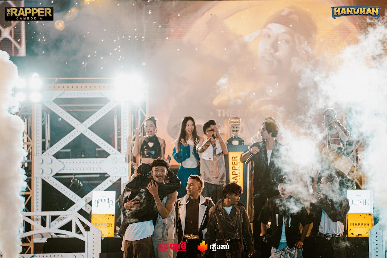 Travellers touring Angkor Wat. Source image: Khmer Times.