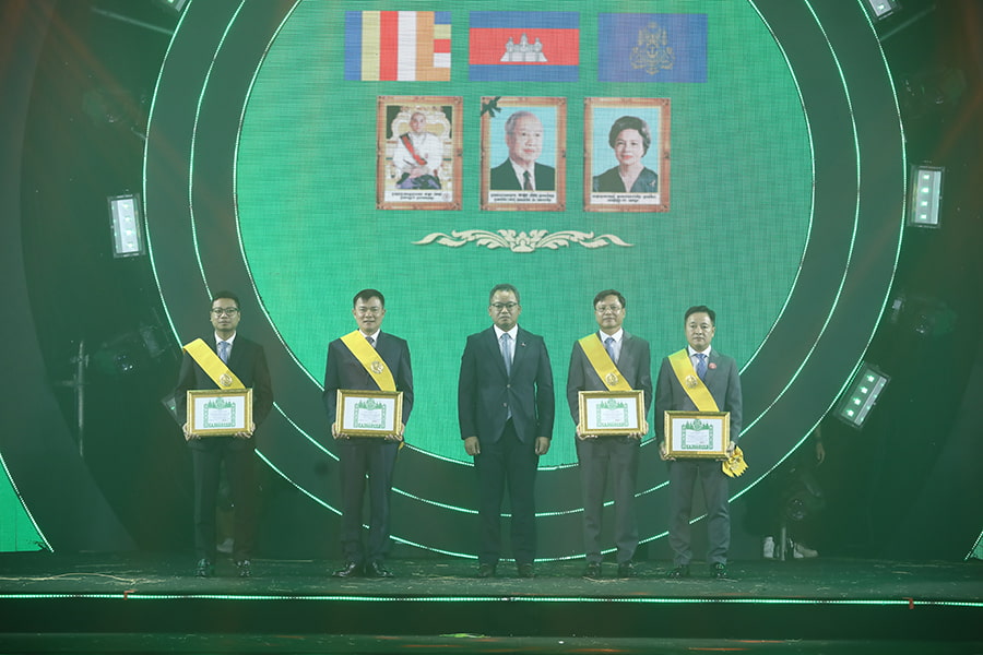 H.E. Tea Seiha with the four individuals and collectives honoured with Royal Monisaraphon Medals